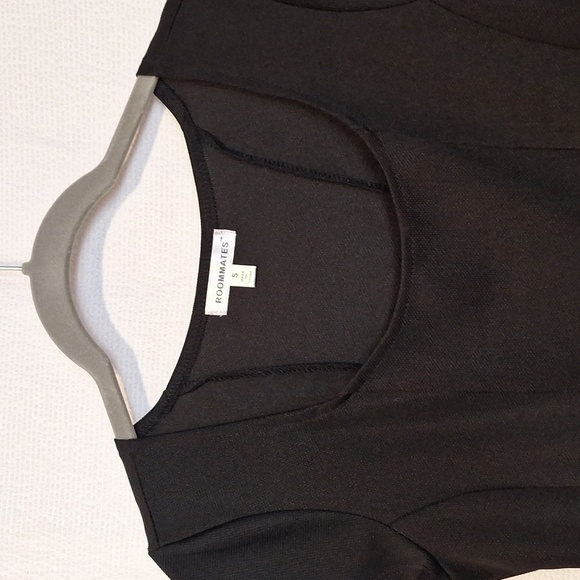 Black small blouse with ruffle bottom. - Picture 2 of 5